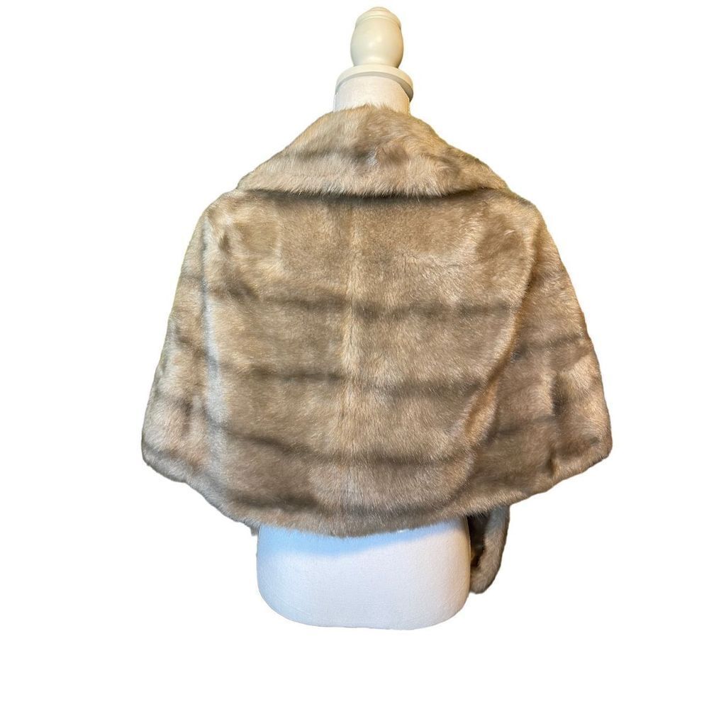 Regina Glenara by Glenoit Women’s Vintage Tan Faux Fur Shoulder Wrap OS - Picture 5 of 7
